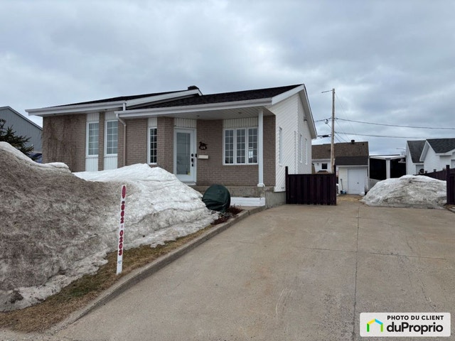 $480,000 - Bungalow for sale in Sept-Iles — photo 1