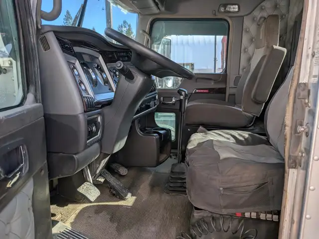 2017 KENWORTH W900 in Heavy Trucks in Saskatoon - Image 16