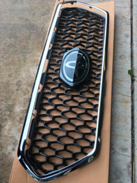 TOYOTA TACOMA OEM GRILL