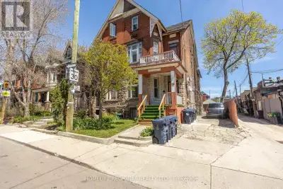 Fantastic income opportunity for investors, contractors or renovators seeking a revenue generating p...
