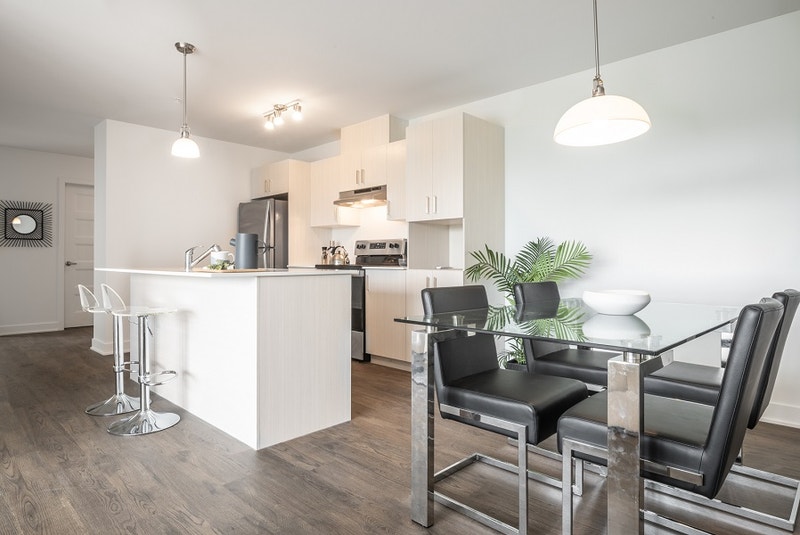 Longueuil 4 1/2 Tout inclus Garage disponible Locations longue