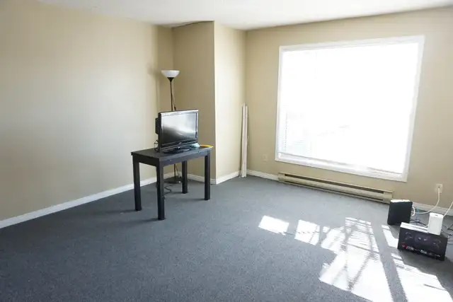 122 Princess Street - Large apartment in the heart of downtown! in Long Term Rentals in Kingston - Image 11