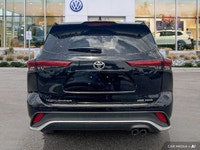 This Toyota Highlander delivers a Intercooled Turbo Regular Unleaded I-4 2.4 L/146 engine powering t... (image 3)