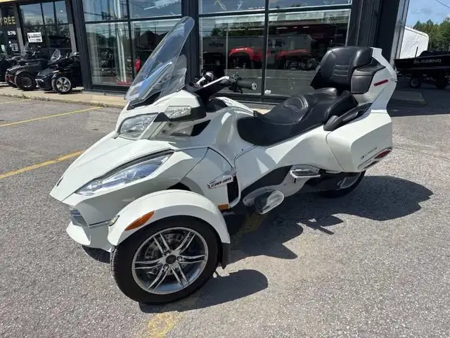 2011 Can-Am SPYDER RT LIMITED in Sport Touring in Lanaudière - Image 3