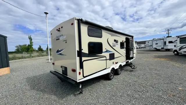 2018 Freedom Express 257BHS in Travel Trailers & Campers in Victoria - Image 5