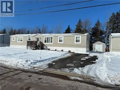 BIENVENU/WELCOME TO 614 CHAMPLAIN, SHEDIAC (DOMAINE PARLEE). VERY WELL LOCATED MINI HOME, CLOSE TO A...