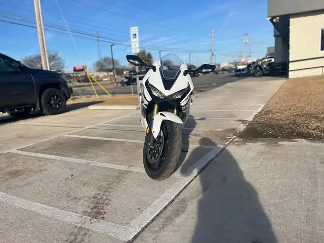 2025 HONDA CBR1000RR - WHITE! in Street, Cruisers & Choppers in Sudbury - Image 6