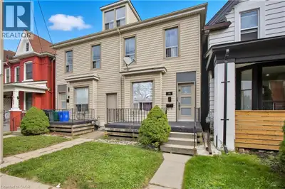 1 bedroom 1 bathroom spacious main floor unit available immediate. Water and Heat included. Tenants...