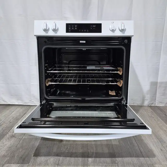 Scratch Dent Frigidaire Stove FCFE306CAW 30″63235120579331124