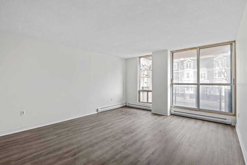 Somerset Place Apartments Bachelor available at 1030 South Par Long