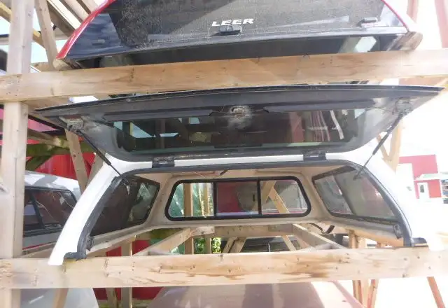 2014 - 2018 GMC Sierra or Chevrolet Silverado 5'8 Diamond White in Other Parts & Accessories in Kitchener / Waterloo - Image 4