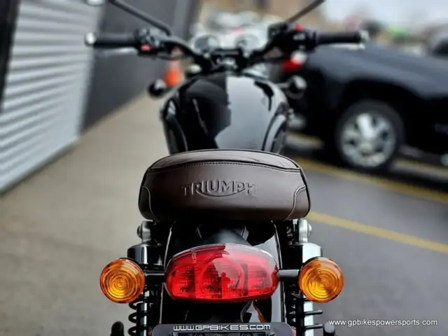 Triumph Bonneville T120 Black in Street, Cruisers & Choppers in Oshawa / Durham Region - Image 16