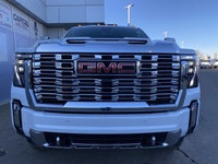 Take a look at this FULLY-LOADED Denali 3500 Heavy-Duty DURAMAX Diesel.... With every option includi... (image 8)