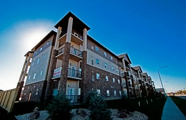 2 Bedroom Suite Available (FREE Parking): Ivy Trails Apartments!