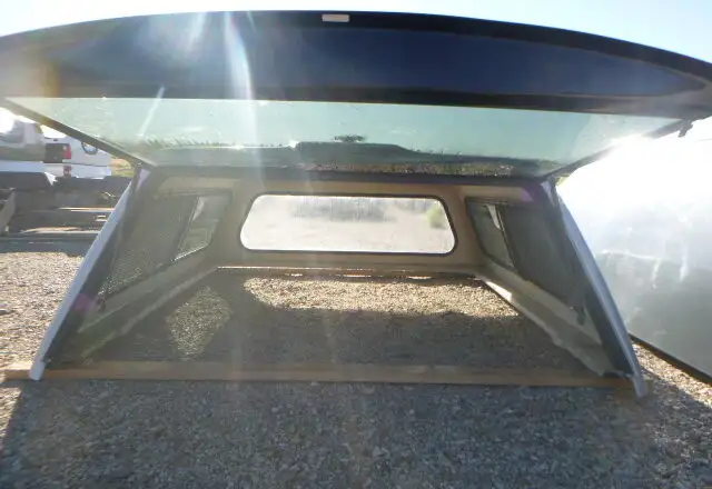 2009 - 2018 Dodge Ram 6'4 PS2 Bright Silver Leer180 Truck Cap in Other Parts & Accessories in Kitchener / Waterloo - Image 6