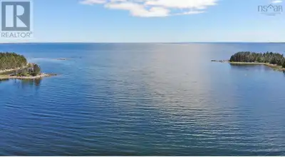 In a breathtaking Atlantic location, you will find this spacious property directly above the "Marine...