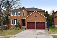 102 HUNTINGWOOD Avenue Hamilton, Ontario