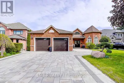 Welcome To This Exceptional Open-Concept Bungalow For Lease In Prestigious Stonehaven-Wyndham! Situa...