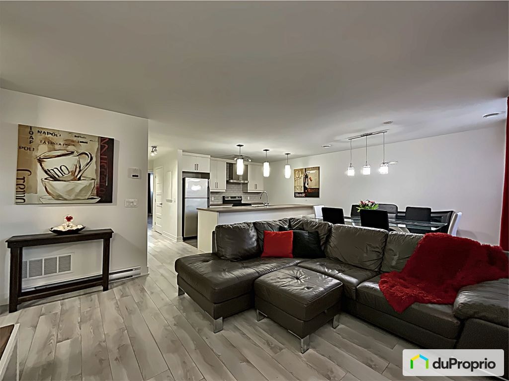 $448,000 - Condominium for sale in Longueuil (St-Hubert) — photo 2