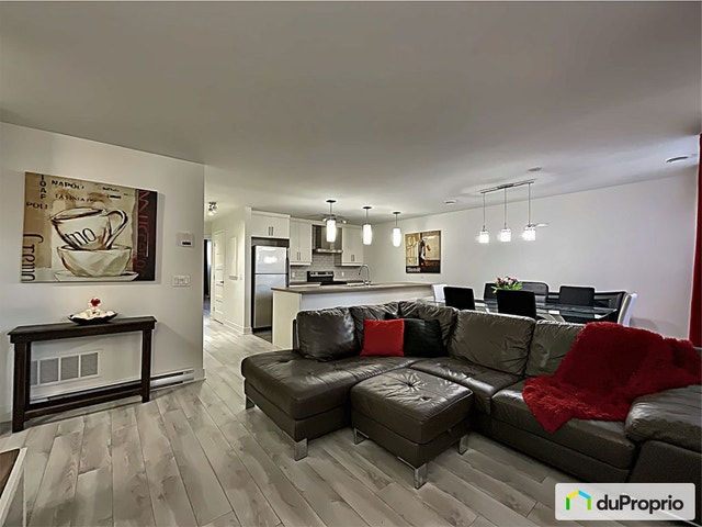 $448,000 - Condominium for sale in Longueuil (St-Hubert) — photo 2