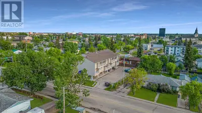 1 Bed unit in Woodvale Apartments! Conveniently located 1 bed 1 bath apartment. Unit features entry...