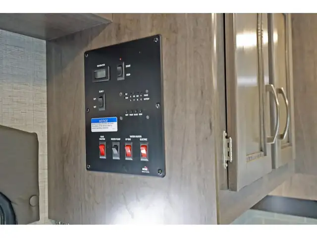 2024 Jayco Redhawk SE redhawk 22A 1 extension Classe C 24 pieds in RVs & Motorhomes in Laval / North Shore - Image 9