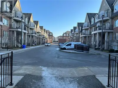 2420 BARONWOOD Drive Unit# 37 Oakville, Ontario