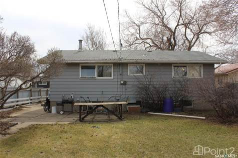 825 Valley STREET in Houses for Sale in Regina - Image 2