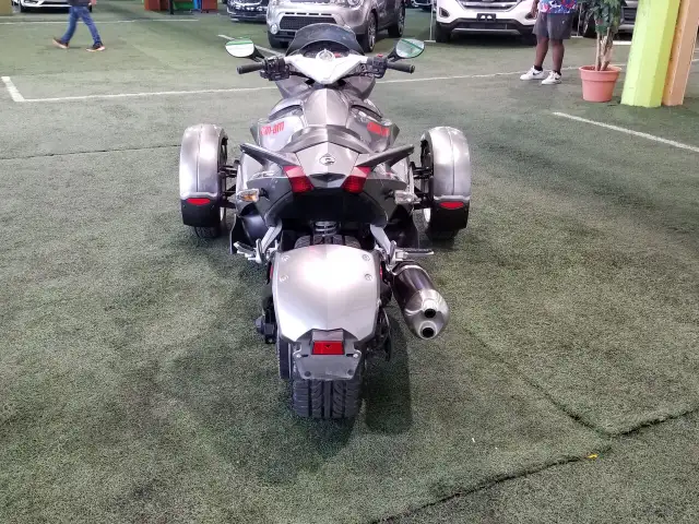 2011 CAN-AM Spyder in Cars & Trucks in Laval / North Shore - Image 6
