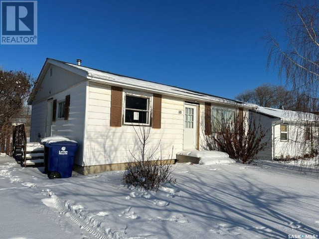 10 6th St. CRESCENT Kindersley, Saskatchewan in Houses for Sale in Saskatoon - Image 2