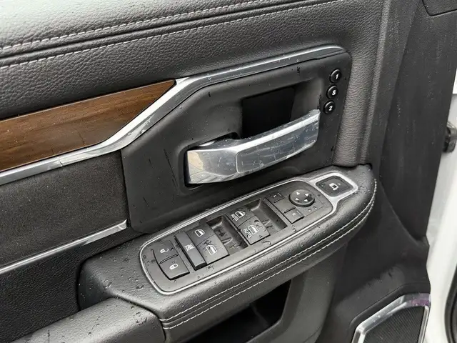 2024 Ram 5500 Heavy Duty Laramie 4x4 Crew Cab Cummins Service Tr in Heavy Trucks in Regina - Image 46