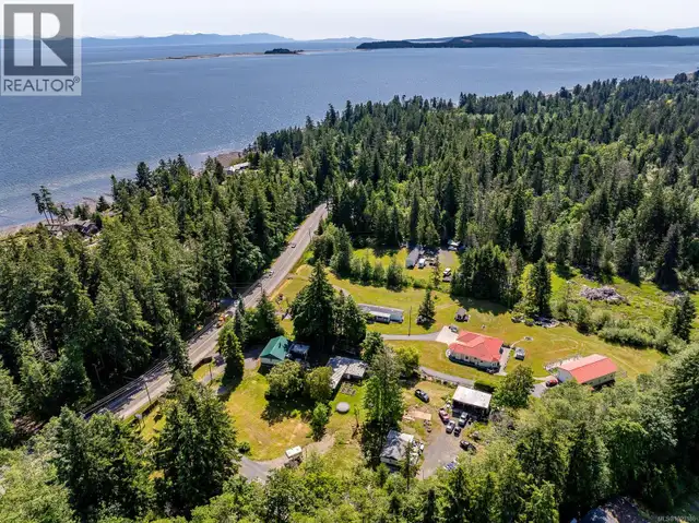 4399 Island Hwy S Courtenay, British Columbia in Houses for Sale in Comox / Courtenay / Cumberland - Image 12