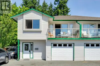 Step into this well-built 4 bedroom, 3 bathroom half duplex, offering the perfect blend of comfort,...