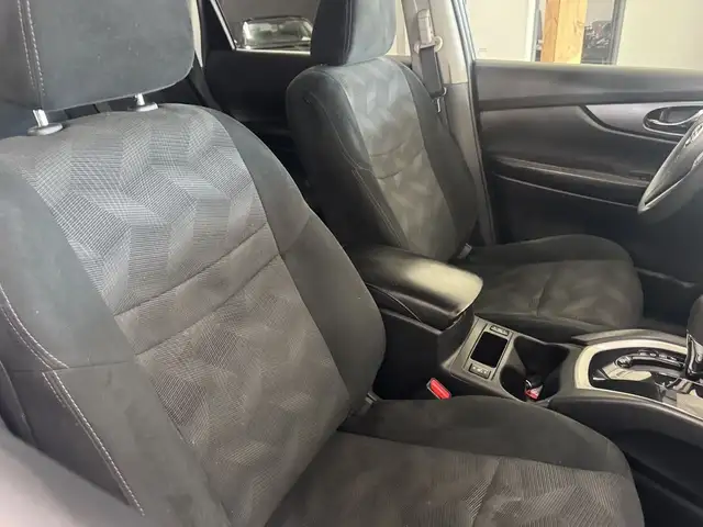 2016 Nissan Rogue FWD 4dr SV in Cars & Trucks in Longueuil / South Shore - Image 12