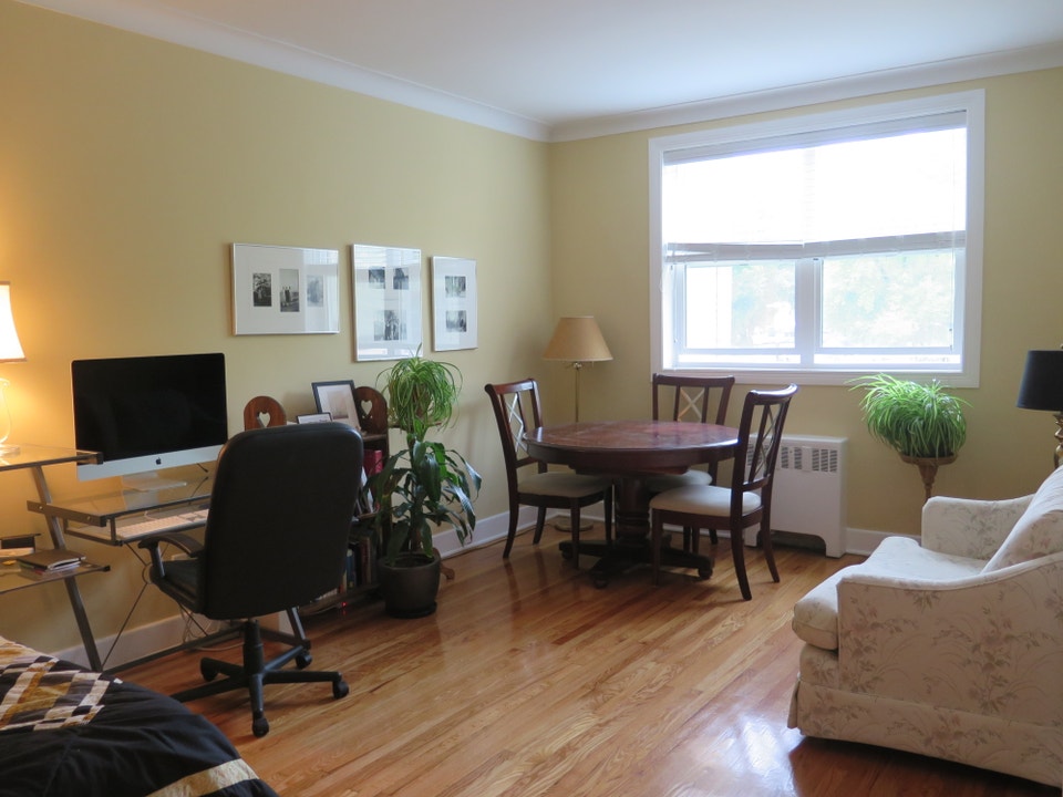 $1049**Renovated Bachelor! w/bonus! 3