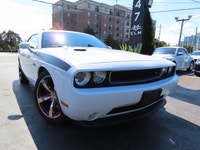 6-SPEED MANUAL - R/T Classic Pkg - WHITE ON RED INT CALL FOR APPOINTMENT 100% CANADIAN VEHICLE Visit... (image 4)