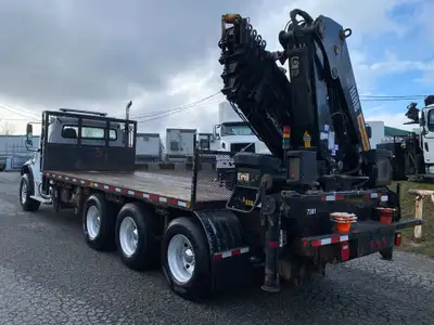 2007 Freightliner Hiab Crane - Hiab 322 E-8 - 67.5' crane reach - remote - tri-drive - new DD13 engi...