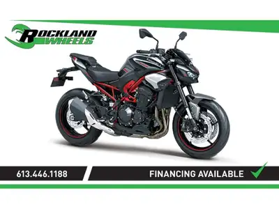 2025 Kawasaki Z900 La Kawasaki Z900 est une moto naked dynamique et palpitante qui allie un design f...