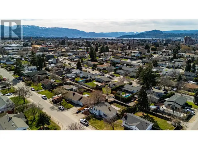 1388 Cherry Crescent W Kelowna, British Columbia in Houses for Sale in Penticton - Image 4