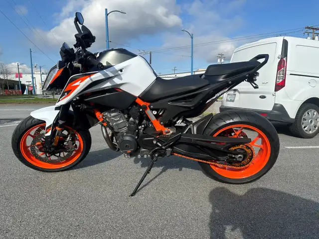 2021 KTM Duke 890 R in Street, Cruisers & Choppers in Vancouver - Image 4