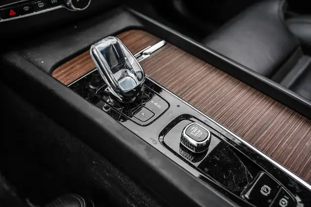 2023 Volvo XC60 in Cars & Trucks in City of Montréal - Image 13
