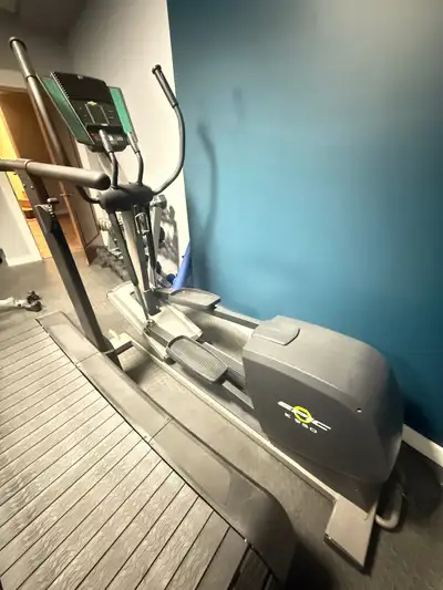 Free epic E 950 elliptical trainer, come pick it up. Bring a truck and a strong friend. Weight is 28...