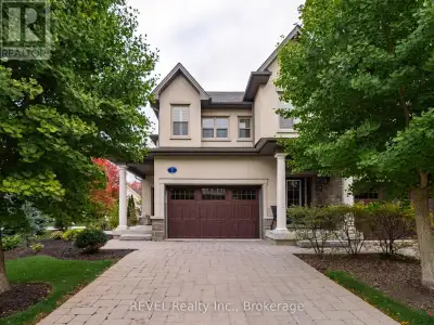 Luxury Living in the Heart of Niagara-on-the-Lake! Welcome to 7 Aberdeen Lane S, an elegant executiv...