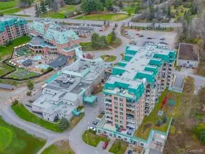 Spectacular Views, Luxury Living! Discover this stunning condo with breathtaking views of the golf c...