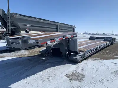 55' length 10' width Aluminum pullouts extend to 15' wide 255/70R22.5 tires 8.25 x 22.5 aluminum rim...