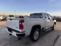 2021 Chevrolet Silverado 2500 High Country Duramax Diesel Crew Cab 4x4 for sale at Pacific Motors ne... (image 3)