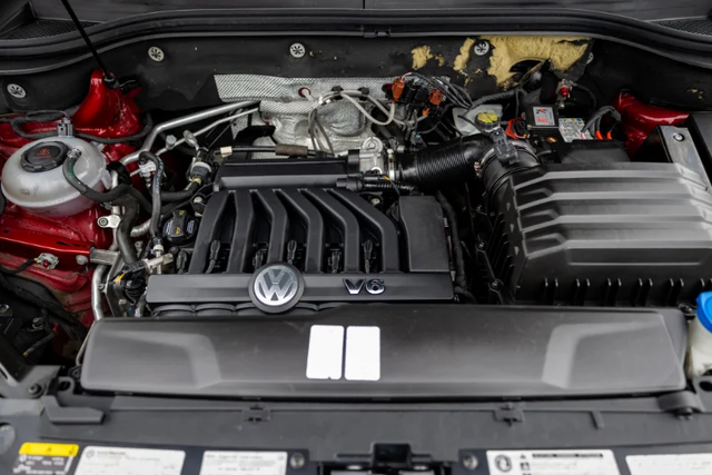 2018 VOLKSWAGEN Atlas Execline in Cars & Trucks in Kamloops - Image 8