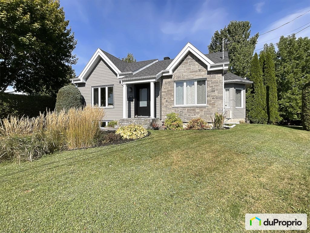 $544,900 - Bungalow in Drummondville (St-Charles-De-Drummond) — photo 1