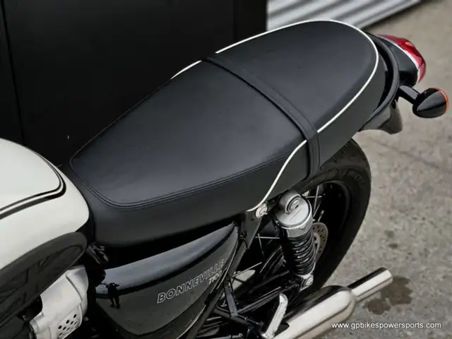 2024 Triumph Bonneville T100 Jet Black in Street, Cruisers & Choppers in Oshawa / Durham Region - Image 18