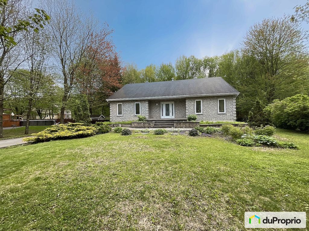 $535,000 - Bungalow for sale in Granby — photo 1